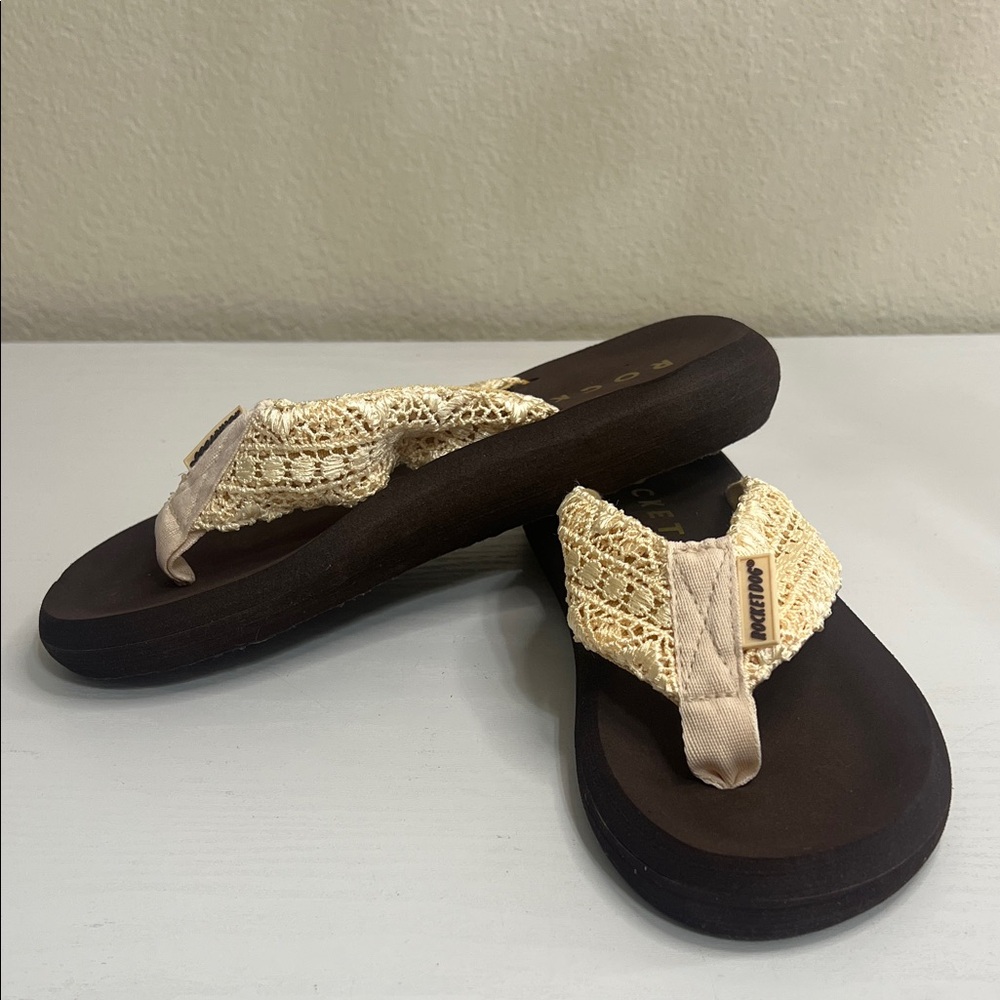 Rocket Dog cream colored crocheted thong sandals size 6